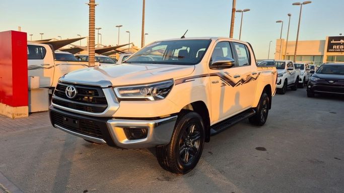 Used Toyota Hilux VIII Facelift, 2.7 l, 2024 in Sharjah by Rebou Najd Used Cars, White color. GCC Specs | AUTO.AE