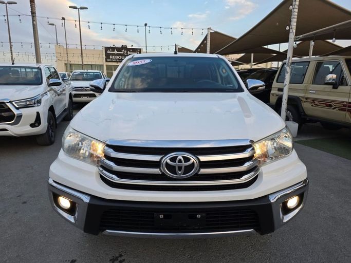 Подержанный Toyota Hilux VIII, 2.7 л, 2017 в Шардже от Rebou Najd Used Cars Белый цвет. GCC | AUTO.AE