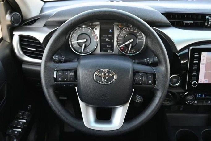 Новый Toyota Hilux VIII Рестайлинг, 4.0 л, 2025 в Шардже от Nour Alnukhba Motors Белый цвет. Other | AUTO.AE