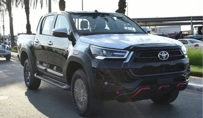 Новый Toyota Hilux VIII Рестайлинг, 4.0 л, 2025 в Шардже от Nour Alnukhba Motors Черный цвет. Other | AUTO.AE