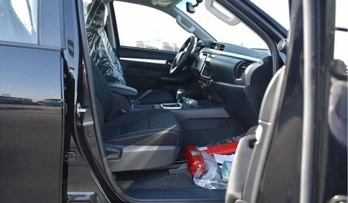 Новый Toyota Hilux VIII Рестайлинг, 4.0 л, 2025 в Шардже от Nour Alnukhba Motors Черный цвет. Other | AUTO.AE