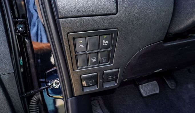 Новый Toyota Hilux VIII Рестайлинг, 4.0 л, 2025 в Шардже от Nour Alnukhba Motors Черный цвет. Other | AUTO.AE