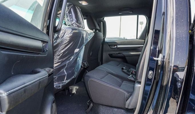 Новый Toyota Hilux VIII Рестайлинг, 2.4 л, 2025 в Шардже от Nour Alnukhba Motors Черный цвет. Other | AUTO.AE