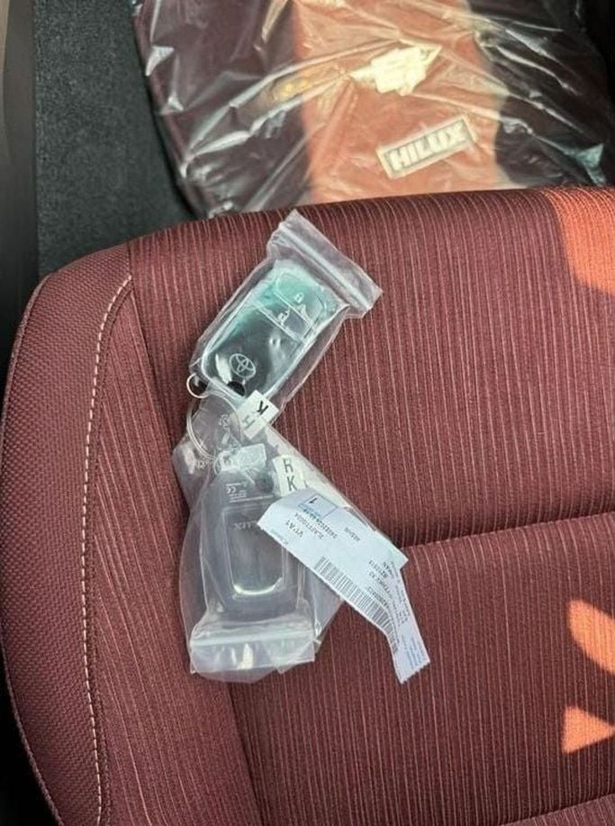 New Toyota Hilux VIII Facelift, 2.7 l, 2025 in Sharjah by Nour Alnukhba Motors, White color. Other | AUTO.AE