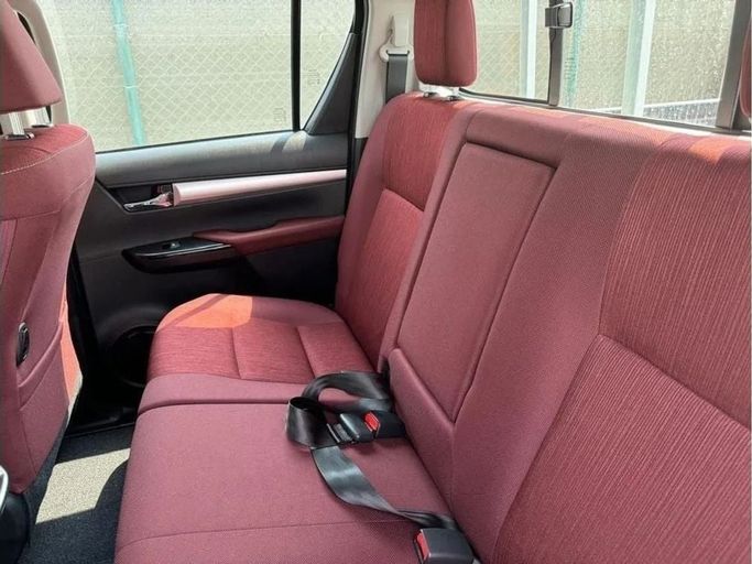 Новый Toyota Hilux VIII Рестайлинг, 2.7 л, 2025 в Шардже от Nour Alnukhba Motors Белый цвет. Other | AUTO.AE