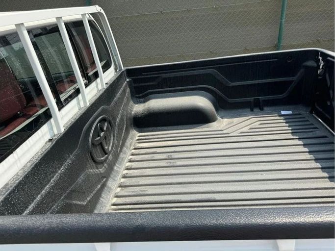 Новый Toyota Hilux VIII Рестайлинг, 2.7 л, 2025 в Шардже от Nour Alnukhba Motors Белый цвет. Other | AUTO.AE