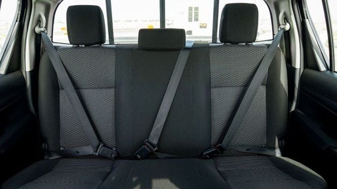 Новый Toyota Hilux VIII Рестайлинг, 2.4 л, 2025 в Шардже от Nour Alnukhba Motors Серый цвет. Европейская | AUTO.AE