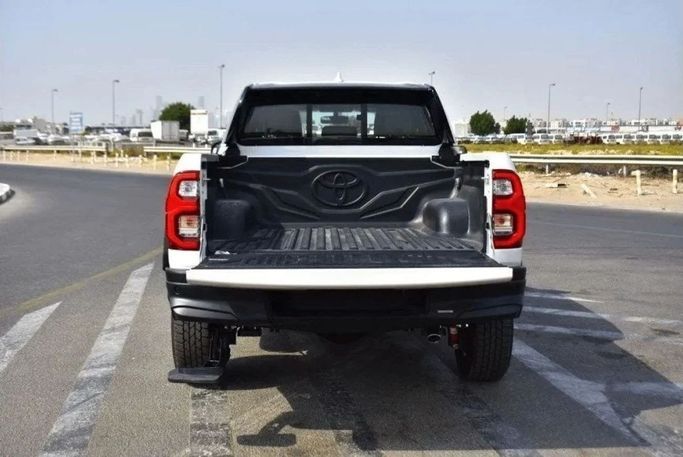 New Toyota Hilux VIII Facelift, 2.4 l, 2024 in Sharjah by Nour Alnukhba Motors, White color. GCC Specs | AUTO.AE
