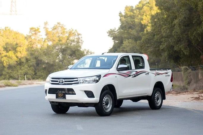 Used Toyota Hilux VIII Facelift, 2.7 l, 2021 in Sharjah by First Choice Cars, White color. GCC Specs | AUTO.AE