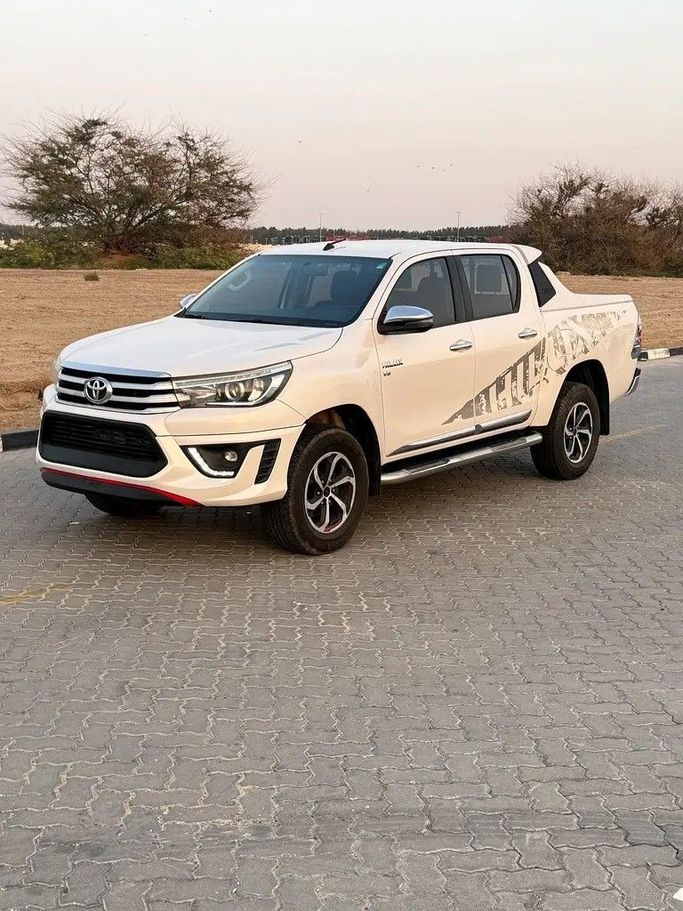 Used Toyota Hilux VIII, 4.0 l, 2018 in Sharjah by Al Jawareh Used Cars, White color. GCC Specs | AUTO.AE