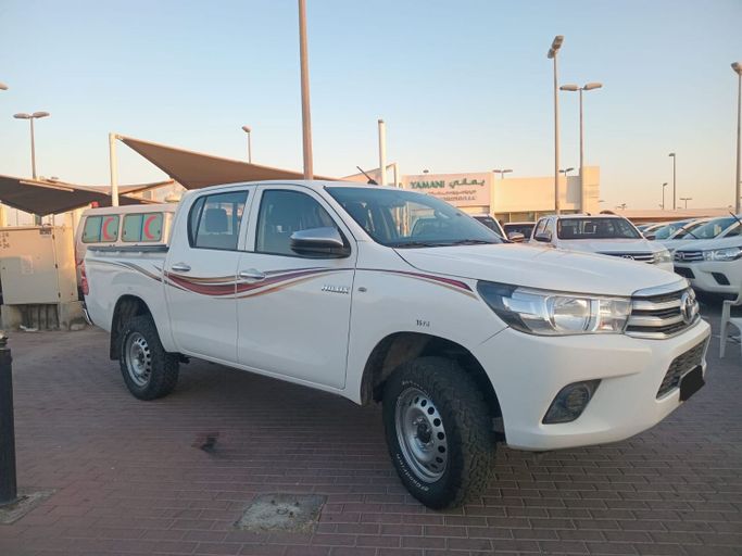 مستعملة Toyota Hilux ثامناً, 2.4 l, 2020 في في الشارقة من Yamani Used Cars Trading LLC، اللون أبيض. مواصفات الخليج | AUTO.AE