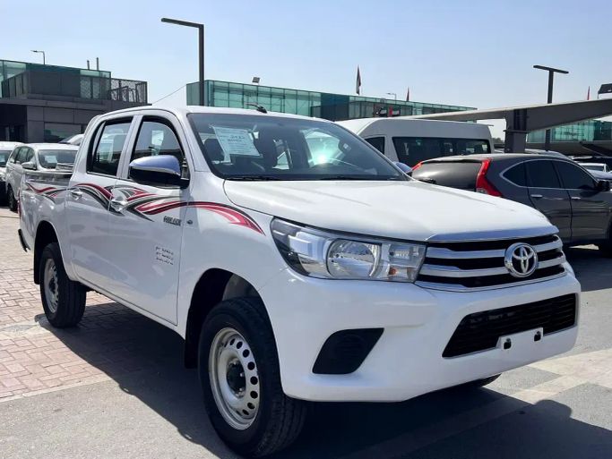 مستعملة Toyota Hilux ثامناً, 2.7 l, 2022 في في الشارقة من Al Nabeel Used Cars، اللون أبيض.  | AUTO.AE