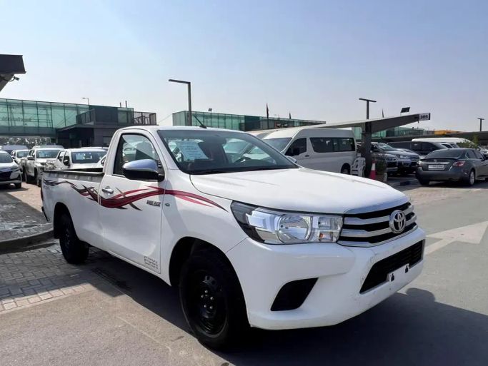 Подержанный Toyota Hilux VIII, 2.7 л, 2021 в Шардже от Al Nabeel Used Cars Белый цвет.  | AUTO.AE