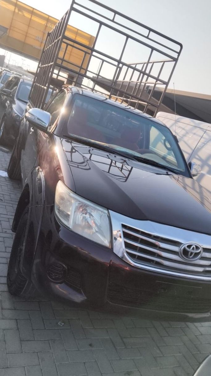 Подержанный Toyota Hilux VII, 2.7 л, 2006 в Шардже Красный цвет. GCC | AUTO.AE | Объявление #272254