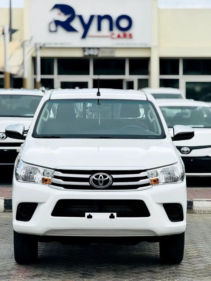 Подержанный Toyota Hilux VIII, 2.7 л, 2021 в ОАЭ, Шарджа от Ryno Cars Белый цвет. GCC | AUTO.AE | Объявление #282318