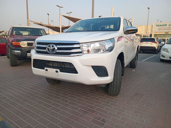 مستعملة ⁦Toyota Hilux ثامناً، 2.7 l، 2022⁩ في في الإمارات, الشارقة من Yamani Used Cars Trading LLC، اللون أبيض. مواصفات الخليج | AUTO.AE | إعلان #286842