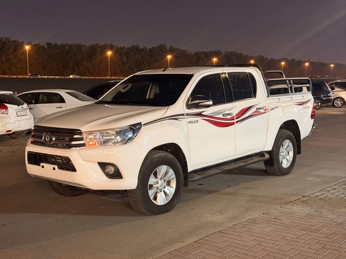 Подержанный ⁦Toyota Hilux VIII, 2.7 л, 2017⁩ в ОАЭ, Шарджа от CAR POINT USED CARS Белый цвет.  | AUTO.AE | Объявление #289732