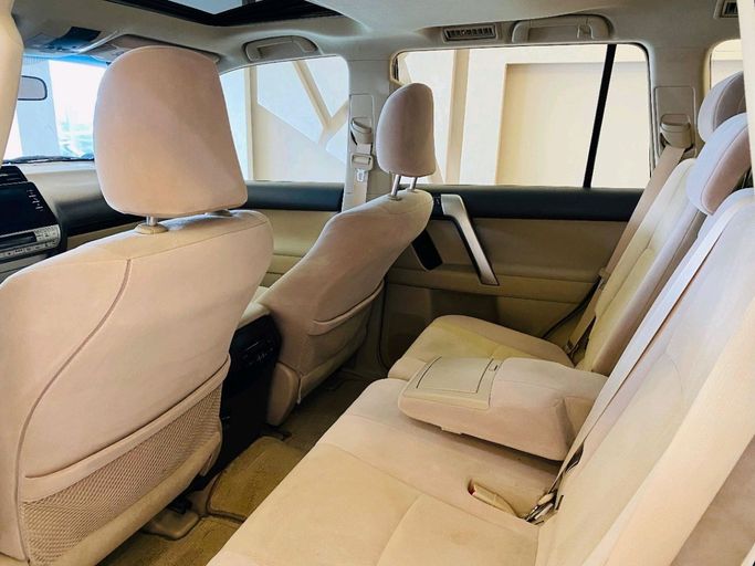 Used Toyota Land Cruiser Prado 150 Series Facelift 2, 3.5 l, 2019 in Sharjah by Alhamoor Used Cars, White color. GCC Specs | AUTO.AE