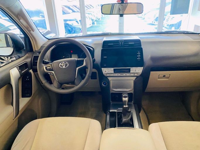 Used Toyota Land Cruiser Prado 150 Series Facelift 2, 3.5 l, 2019 in Sharjah by Alhamoor Used Cars, White color. GCC Specs | AUTO.AE