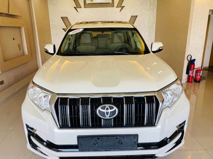 Used Toyota Land Cruiser Prado 150 Series Facelift 2, 3.5 l, 2019 in Sharjah by Alhamoor Used Cars, White color. GCC Specs | AUTO.AE