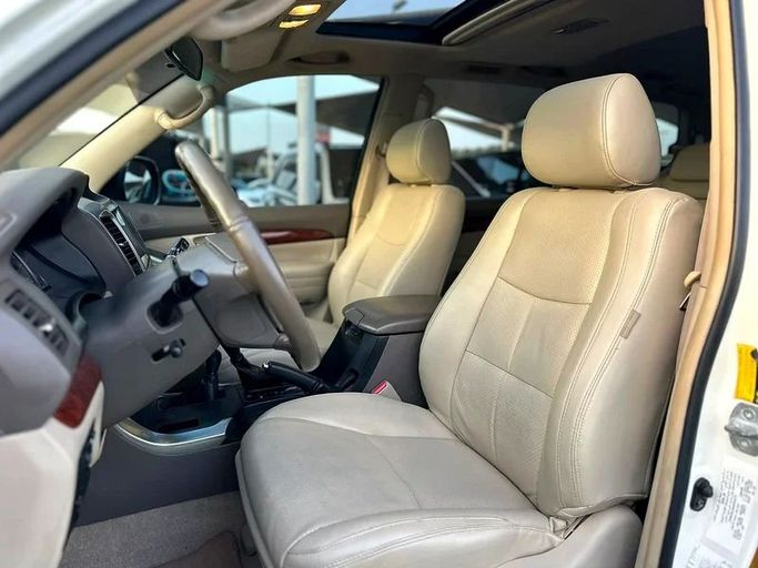 Подержанный Toyota Land Cruiser Prado 120 Series, 4.0 л, 2006 в Шардже от Ahmad alkhodari Motors Серебристый цвет. GCC | AUTO.AE