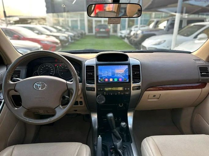 Подержанный Toyota Land Cruiser Prado 120 Series, 4.0 л, 2006 в Шардже от Ahmad alkhodari Motors Серебристый цвет. GCC | AUTO.AE
