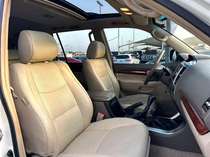 Подержанный Toyota Land Cruiser Prado 120 Series, 4.0 л, 2006 в Шардже от Ahmad alkhodari Motors Серебристый цвет. GCC | AUTO.AE