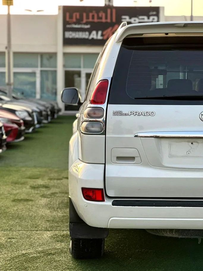 Подержанный Toyota Land Cruiser Prado 120 Series, 4.0 л, 2006 в Шардже от Ahmad alkhodari Motors Серебристый цвет. GCC | AUTO.AE