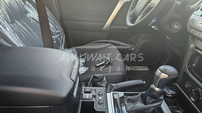 Новый Toyota Land Cruiser Prado 150 Series Рестайлинг 3, 4.0 л, 2023 в Шардже от Nour Alnukhba Motors Белый цвет. Other | AUTO.AE