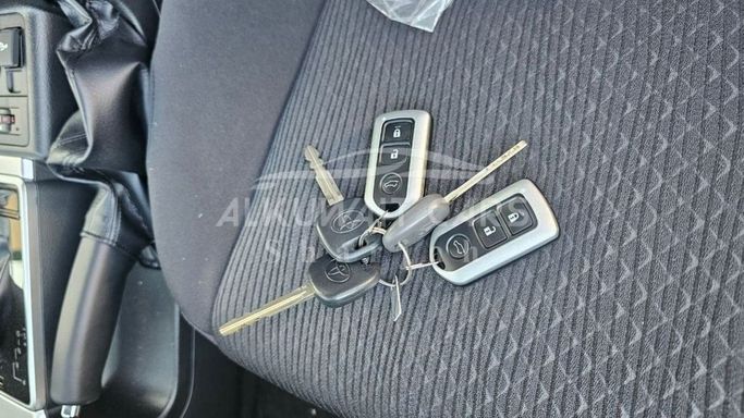 Новый Toyota Land Cruiser Prado 150 Series Рестайлинг 3, 4.0 л, 2023 в Шардже от Nour Alnukhba Motors Белый цвет. Other | AUTO.AE