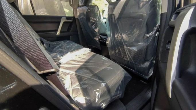 Новый Toyota Land Cruiser Prado 150 Series Рестайлинг 3, 4.0 л, 2023 в Шардже от Nour Alnukhba Motors Черный цвет. Other | AUTO.AE