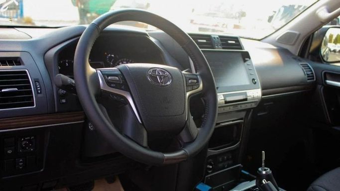 Новый Toyota Land Cruiser Prado 150 Series Рестайлинг 3, 4.0 л, 2023 в Шардже от Nour Alnukhba Motors Черный цвет. Other | AUTO.AE