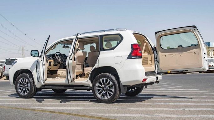 Новый Toyota Land Cruiser Prado 150 Series Рестайлинг 3, 4.0 л, 2023 в Шардже от Nour Alnukhba Motors Белый цвет. Other | AUTO.AE