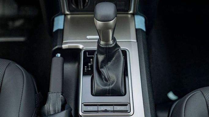 Новый Toyota Land Cruiser Prado 150 Series Рестайлинг 3, 4.0 л, 2023 в Шардже от Nour Alnukhba Motors Серый цвет. Other | AUTO.AE