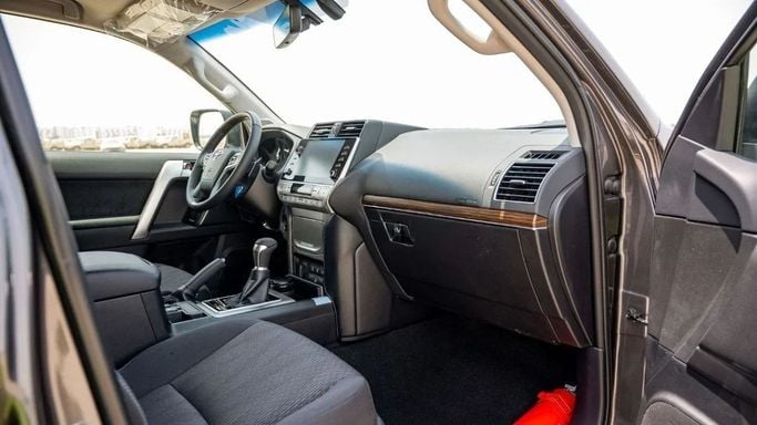 Новый Toyota Land Cruiser Prado 150 Series Рестайлинг 3, 2.8 л, 2023 в Шардже от Nour Alnukhba Motors Серый цвет. Other | AUTO.AE