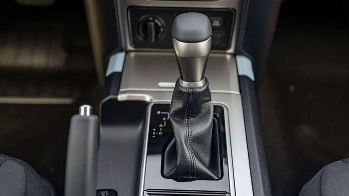 Новый Toyota Land Cruiser Prado 150 Series Рестайлинг 3, 2.8 л, 2023 в Шардже от Nour Alnukhba Motors Серый цвет. Other | AUTO.AE