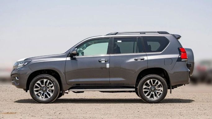 Новый Toyota Land Cruiser Prado 150 Series Рестайлинг 3, 2.8 л, 2023 в Шардже от Nour Alnukhba Motors Серый цвет. Other | AUTO.AE