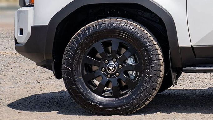 Новый Toyota Land Cruiser Prado 250 Series, 2.8 л, 2024 в Шардже от Nour Alnukhba Motors Белый цвет. Европейская | AUTO.AE