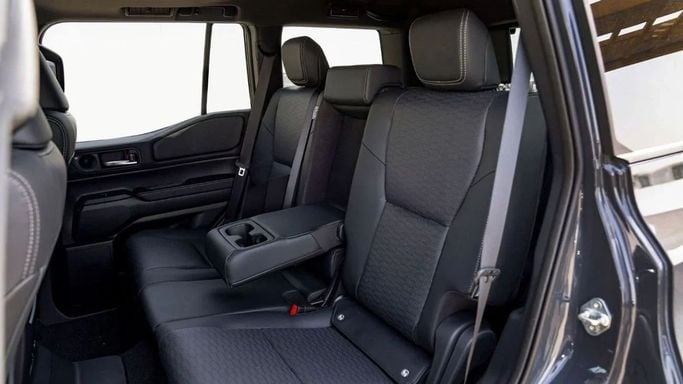 Новый Toyota Land Cruiser Prado 250 Series, 2.8 л, 2025 в Шардже от Nour Alnukhba Motors Черный цвет. Европейская | AUTO.AE