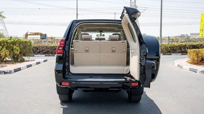 Новый Toyota Land Cruiser Prado 150 Series Рестайлинг 3, 2.7 л, 2023 в Шардже от Nour Alnukhba Motors Черный цвет. Other | AUTO.AE