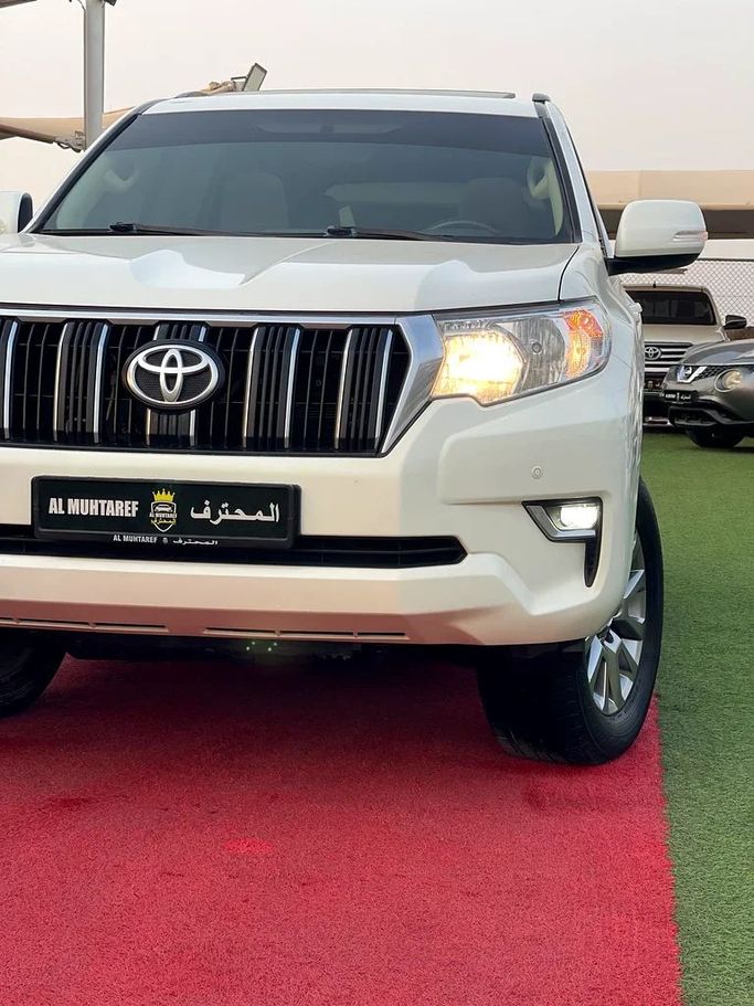 Used Toyota Land Cruiser Prado 150 Series Facelift 3, 4.0 l, 2021 in Sharjah by Al Muhtaref Used Cars, White color. GCC Specs | AUTO.AE