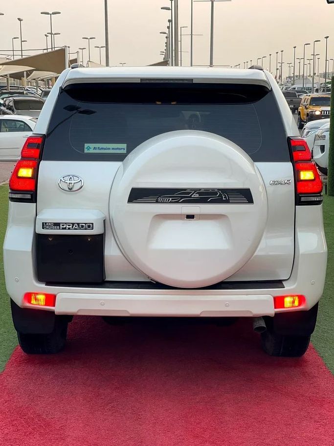 Used Toyota Land Cruiser Prado 150 Series Facelift 3, 4.0 l, 2021 in Sharjah by Al Muhtaref Used Cars, White color. GCC Specs | AUTO.AE