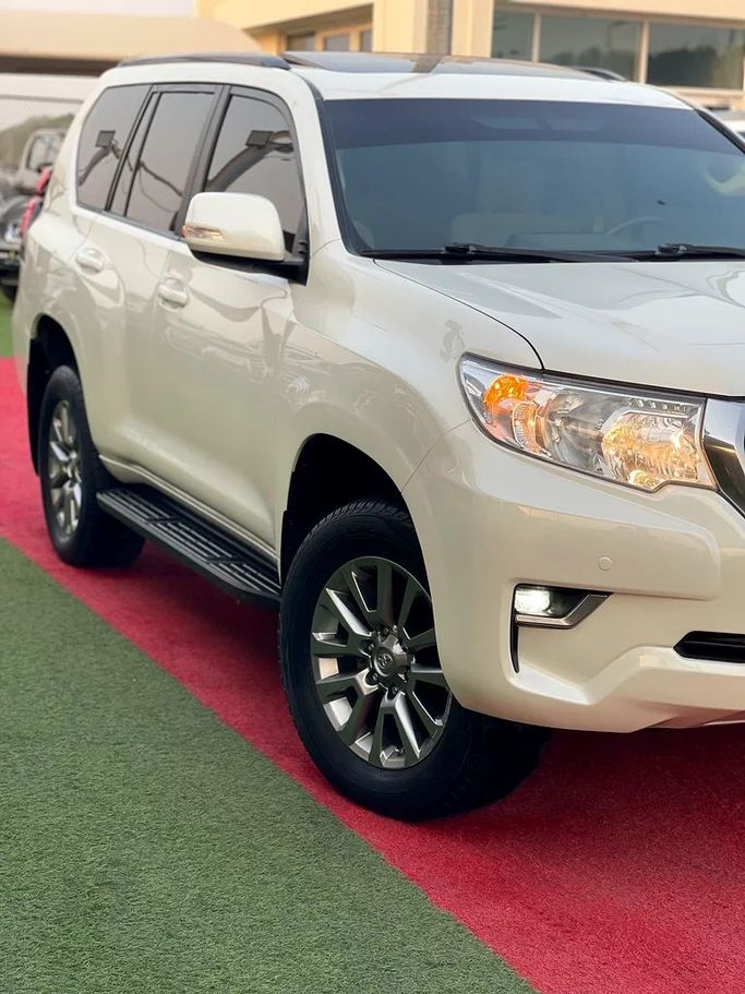 Used Toyota Land Cruiser Prado 150 Series Facelift 3, 4.0 l, 2021 in Sharjah by Al Muhtaref Used Cars, White color. GCC Specs | AUTO.AE