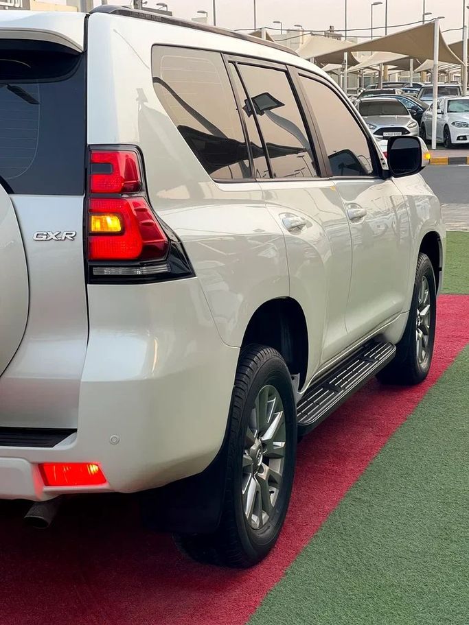 Used Toyota Land Cruiser Prado 150 Series Facelift 3, 4.0 l, 2021 in Sharjah by Al Muhtaref Used Cars, White color. GCC Specs | AUTO.AE