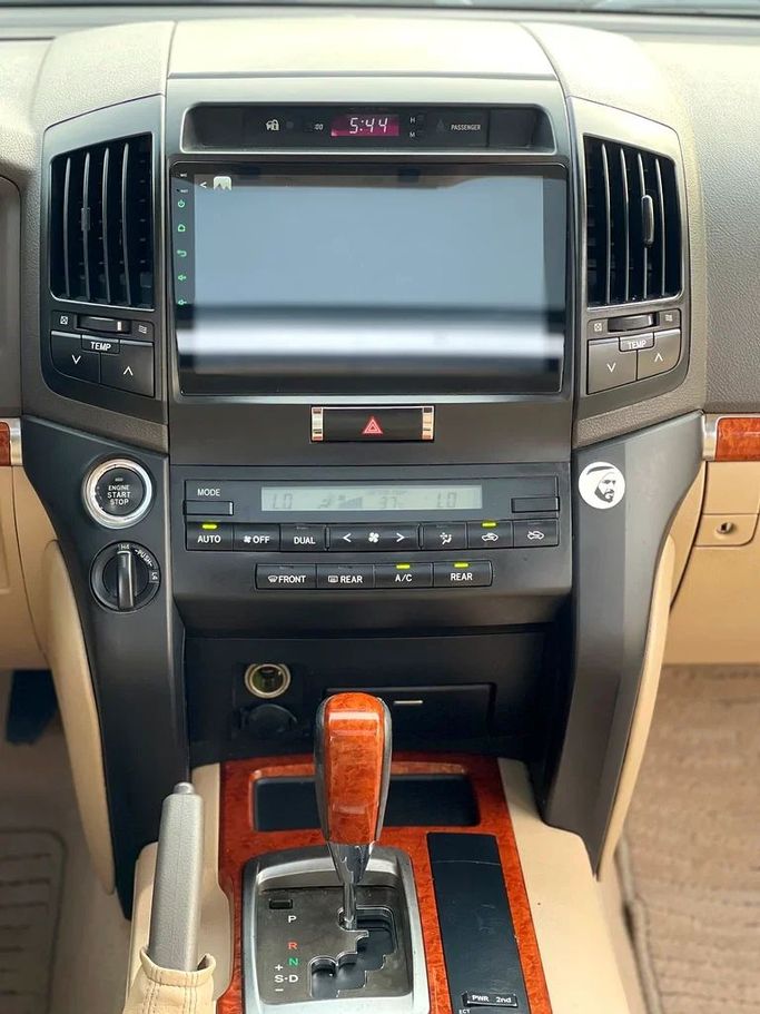Used Toyota Land Cruiser Prado 150 Series Facelift 1, 4.0 l, 2015 in Sharjah by Al Muhtaref Used Cars, White color. GCC Specs | AUTO.AE