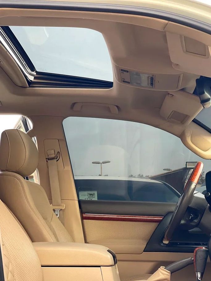 Used Toyota Land Cruiser Prado 150 Series Facelift 1, 4.0 l, 2015 in Sharjah by Al Muhtaref Used Cars, White color. GCC Specs | AUTO.AE