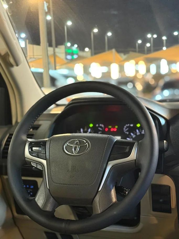 Used Toyota Land Cruiser Prado 150 Series Facelift 3, 4.0 l, 2020 in Sharjah by Al Muhtaref Used Cars, White color. GCC Specs | AUTO.AE