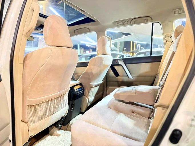 Used Toyota Land Cruiser Prado 150 Series Facelift 3, 4.0 l, 2020 in Sharjah by Al Muhtaref Used Cars, White color. GCC Specs | AUTO.AE