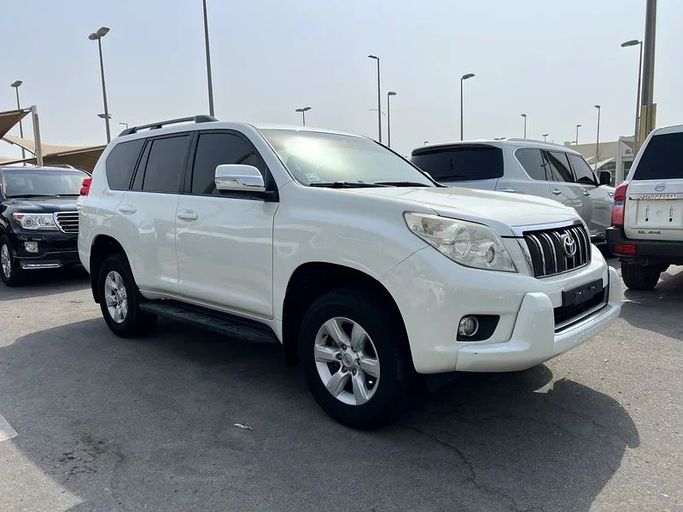 Подержанный Toyota Land Cruiser Prado 150 Series Рестайлинг 1, 4.0 л, 2013 в Шардже от Hamsat Waad Белый цвет. GCC | AUTO.AE