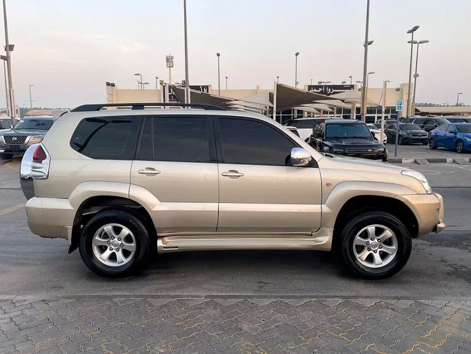 Подержанный Toyota Land Cruiser Prado 120 Series Рестайлинг, 2.7 л, 2008 в Шардже от Taj Al Impratoor Used Cars Золотистый цвет. GCC | AUTO.AE